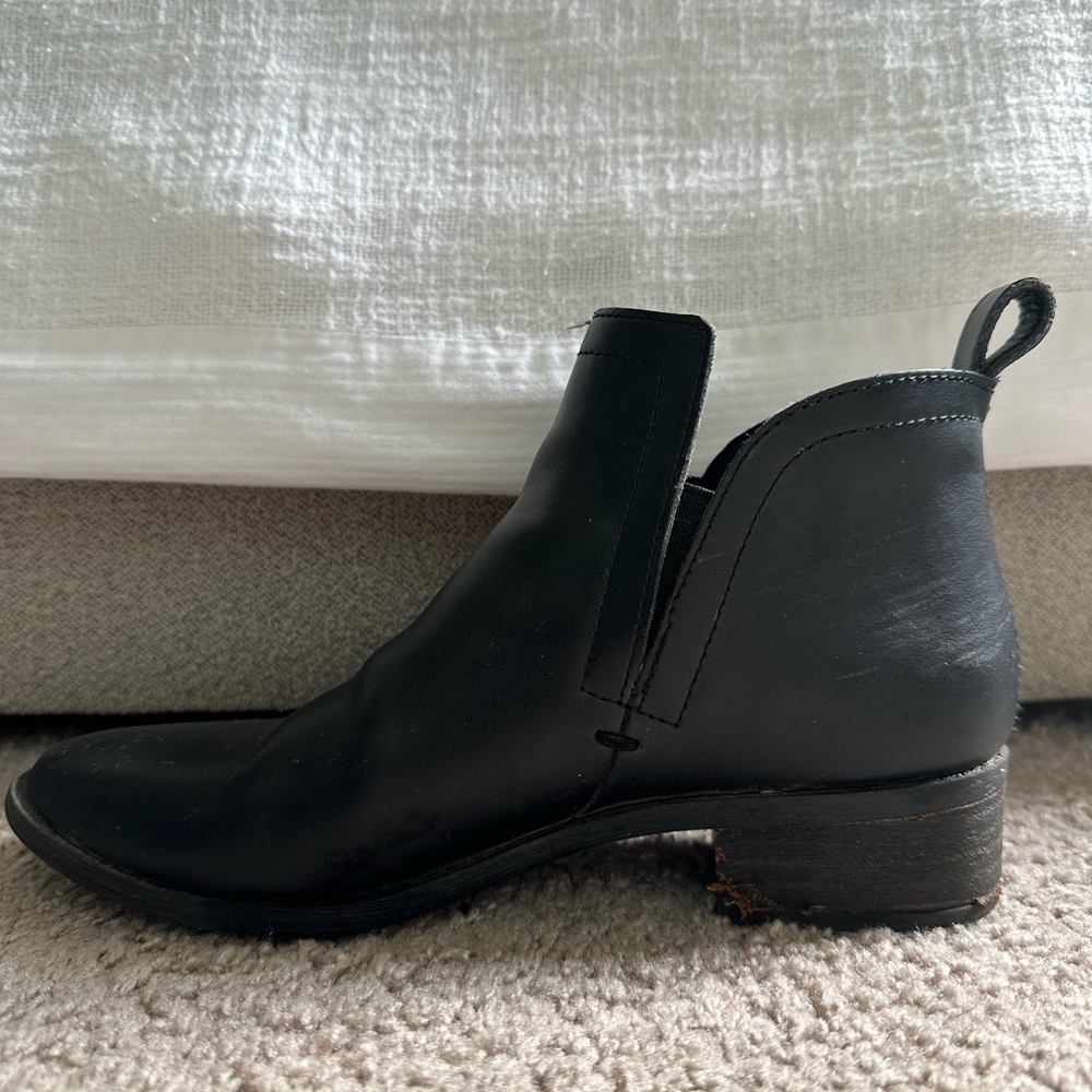 Dolce Vita Black Booties Size 6